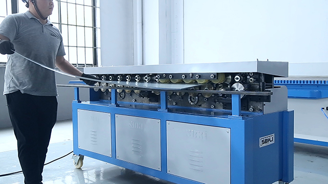 Transverse Duct Flange Forming Machine